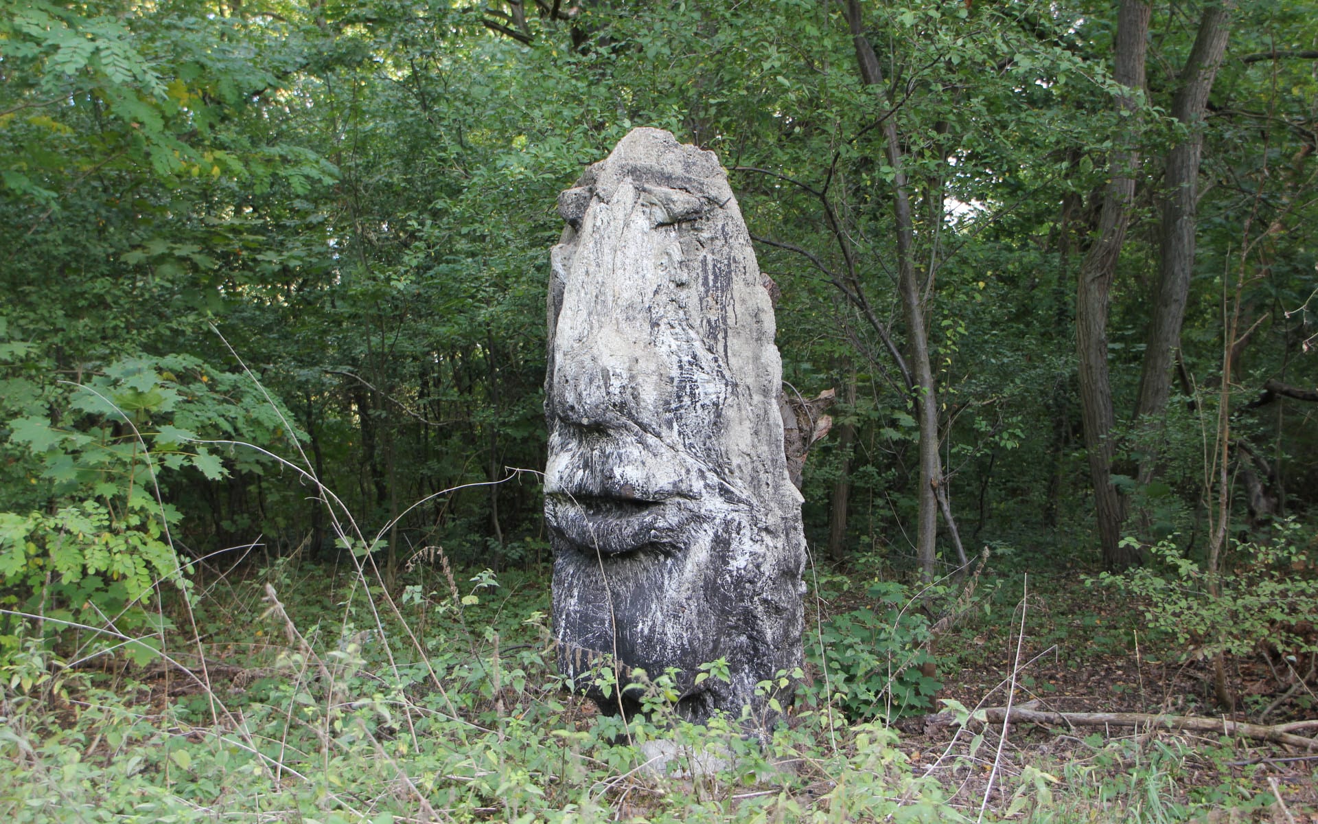 Kunsttour Karwe - Eine Skulptur als Kopfform auf dem Kunstpfad